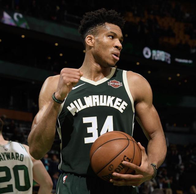 J9-字母哥在加拿大队比赛中大胜,精彩发挥引发热议!的简单介绍